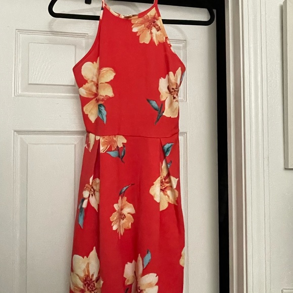 Multiple different dresses - Picture 3 of 14